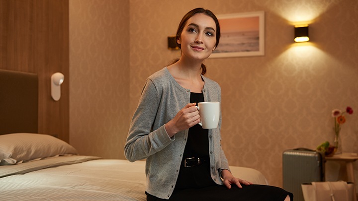 Otel aydınlatma: Philips Aydınlatma’dan RoomFlex aydınlatmayı konuk ve temizlik ekiplerinin anahtar kartlarıyla uyumlu hale getirir