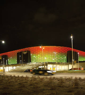 Friends Arena, İsveç'teki renk değiştiren ön cephe 