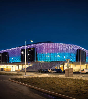 Philips tarafından aydınlatılan Friends Arena, İsveç'teki renk değiştiren çarpıcı ön cephe