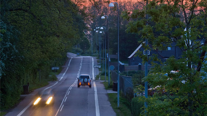 Philips aydınlatma ile aydınlatılan Holbaek'teki sokak
