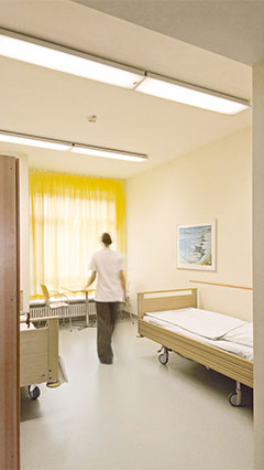Philips tarafından aydınlatılan psikiyatri kliniğindeki hasta odası