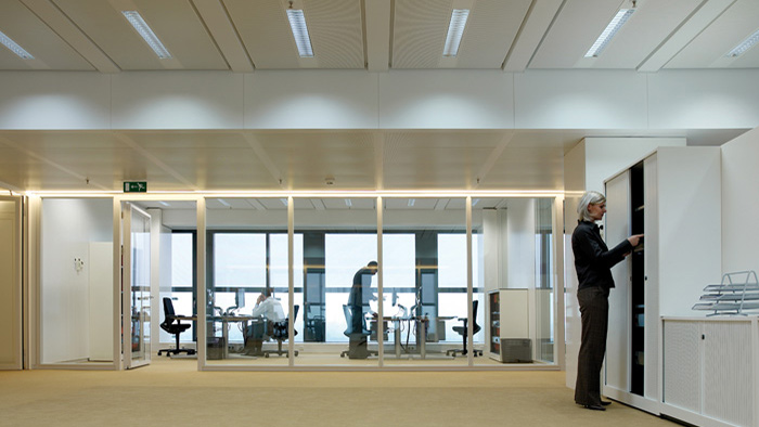 Philips dinamik aydınlatma ile aydınlatılan ofis alanı 