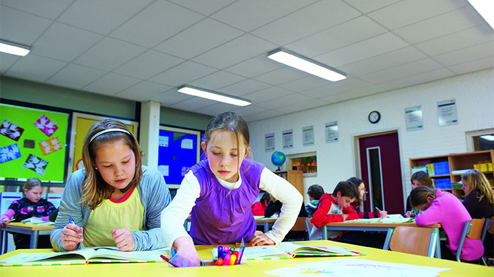 SchoolVision Normal ışık ayarı: günlük görevler için akıllı okul aydınlatması