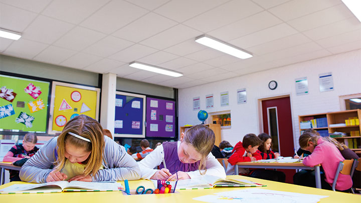 SchoolVision Odaklanma ışık ayarı: yüksek konsantrasyon gerektiren aktiviteler için akıllı okul aydınlatması