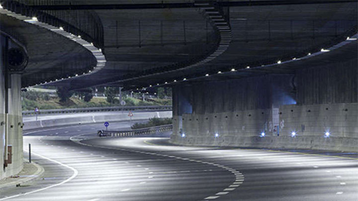 LED’li işaret ışıkları ve çıkış ışıkları, yol işaretleri ve güvenlik işaretleri ile trafik sıkışıklığını azaltın
