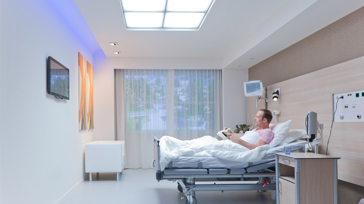 Philips Aydınlatma’dan HealWell, hasta deneyimini iyileştiren, eksiksiz bir hasta odası aydınlatma sistemidir