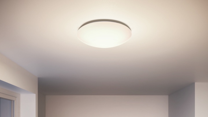 Koridorda tavan lambası