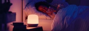 "Çocuğunuz huzur içinde uyurken yumuşak ve sıcak bir ışık yayan akıllı LED gece lambası, optimum uyku ortamı için özelleştirilebilir uyku vakti aydınlatması sunar."